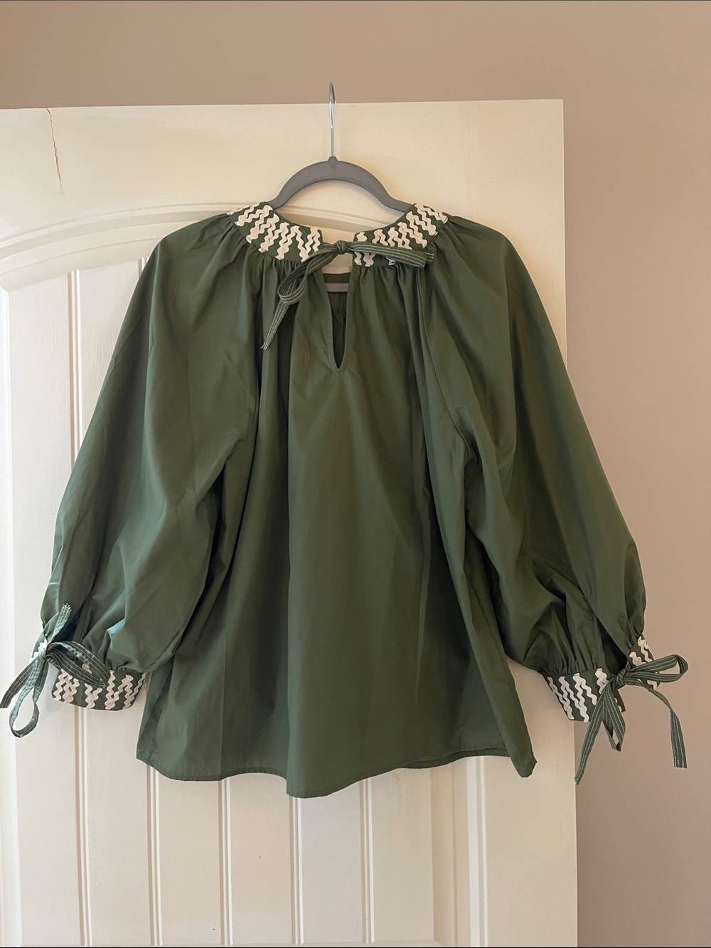 Entro Olive Green Blouse with Rickrack Cream Trim - Picture 4 of 6